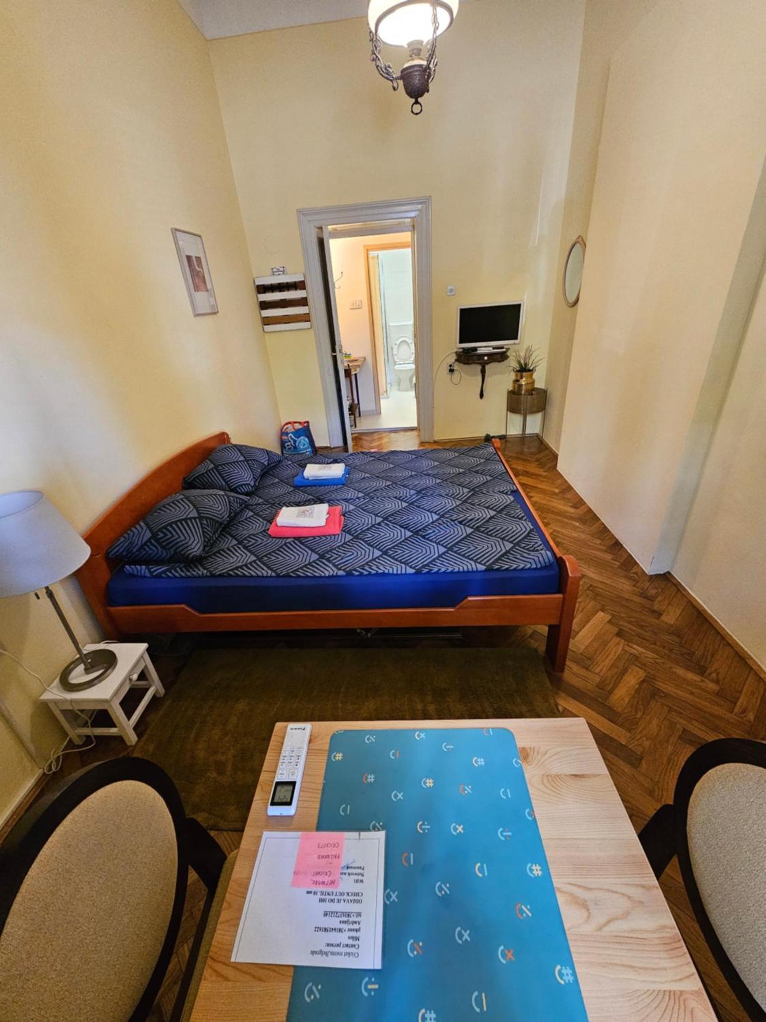 Cricket Park Hostel 贝尔格莱德 外观 照片